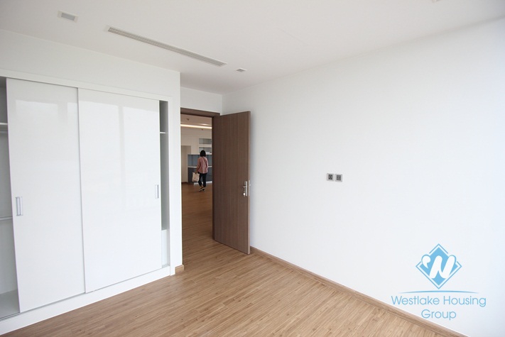 Waiting to be furnished four bedrooms apartment in Vinhome Metropolis, Ba Dinh district, Ha Noi